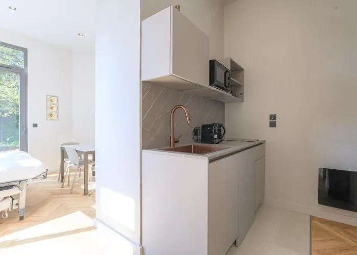 Apartamento Confortable Avec Terrasse, Écully