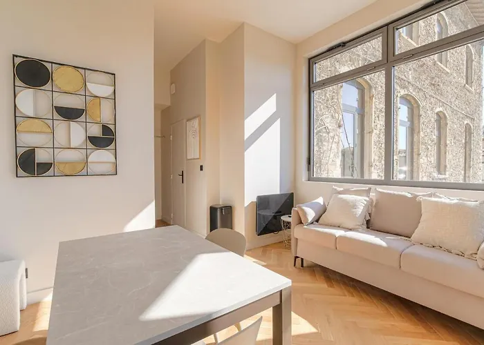 Confortable Avec Terrasse, Apartamento *