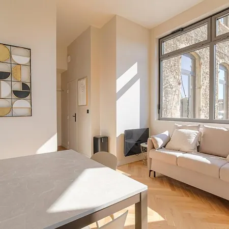 Confortable Avec Terrasse, דירה *
