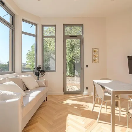 Confortable Avec Terrasse, דירה Écully